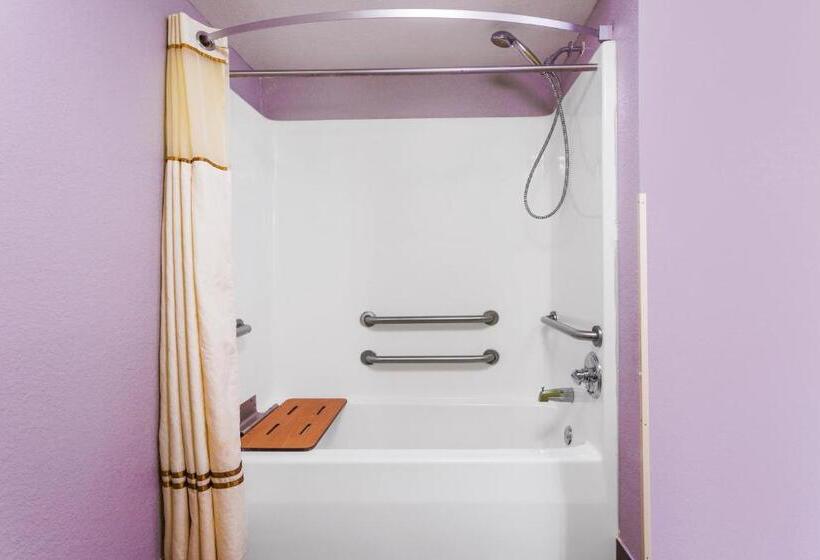 Люкс Deluxe Кровать Кинг, Super 8 By Wyndham Prattville Montgomery