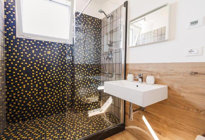 Четырехместный Номер Стандарт с Балконом, B&b Alusea