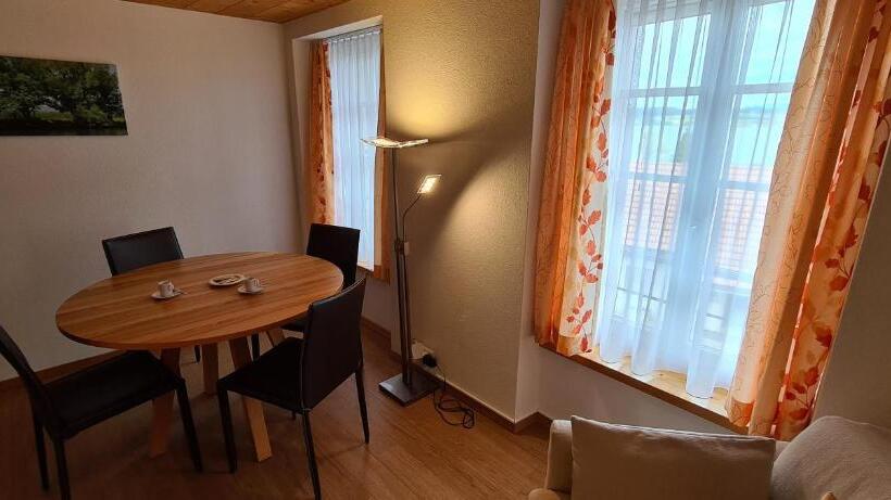 Standard studio with lake view, Hôtel Restaurant Cave Bel Air