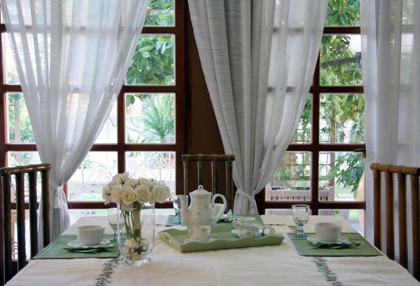 Стандартный внешний трехместный номер с ванной комнатой, Villa Carol Appartamento E B&b