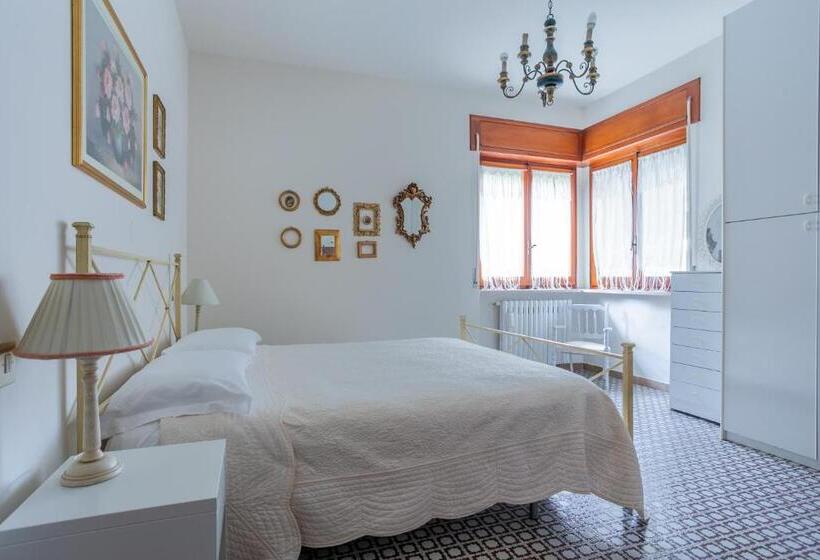 2 Bedroom Apartment Garden View, Villa Carol Appartamento E B&b