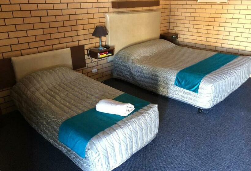 이코노미 트리플 룸, Stockman Motor Inn