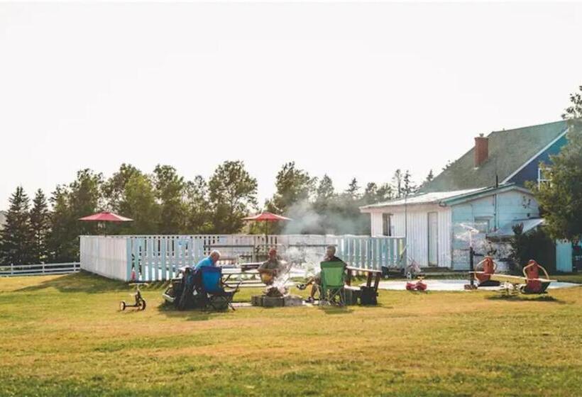 小室, Island Life Cottages