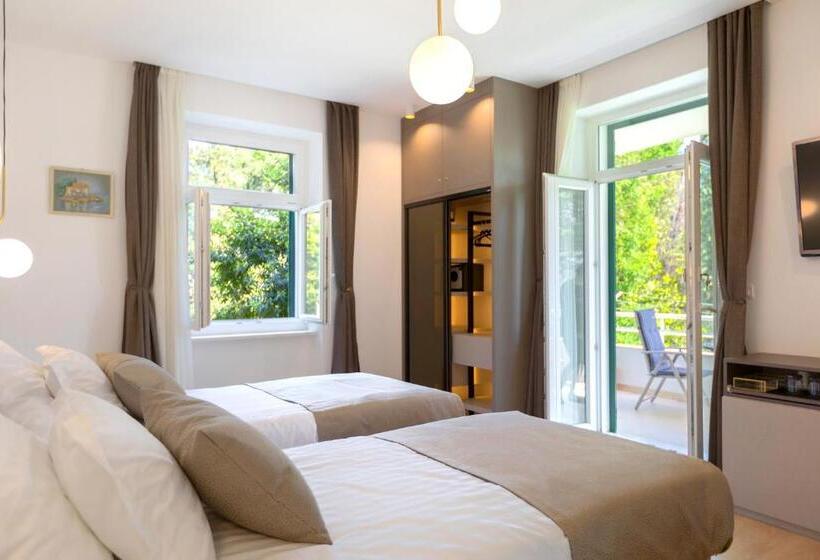 Superior Room with Terrace, Green Park Luxury Rooms