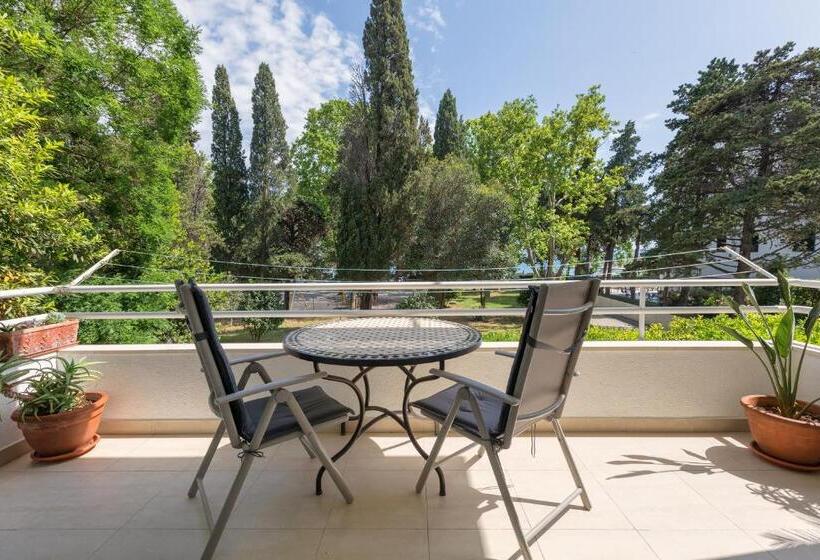 Superior Room with Terrace, Green Park Luxury Rooms