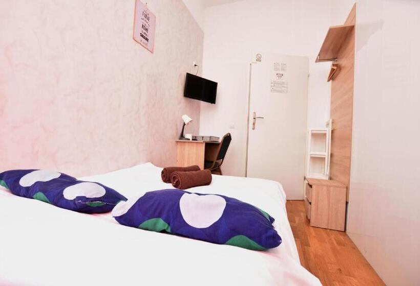 غرفة قياسية حمام مشترك, City Central Hostel   Pokoje Prywatne