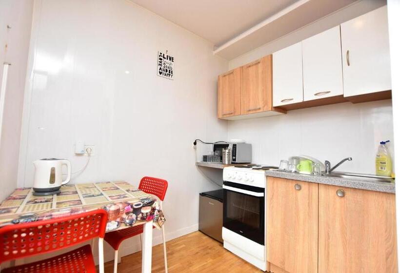 غرفة قياسية ثلاثية حمام مشترك, City Central Hostel   Pokoje Prywatne