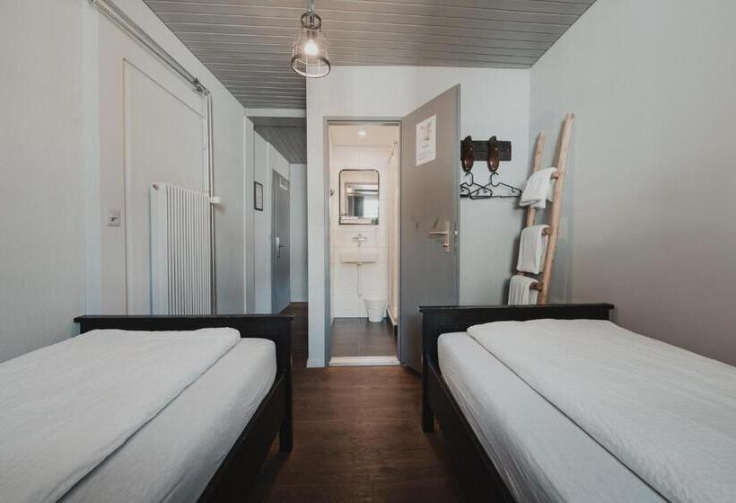 اتاق استاندارد چهار تخته, No8 Boutique Hotel   Self Check In