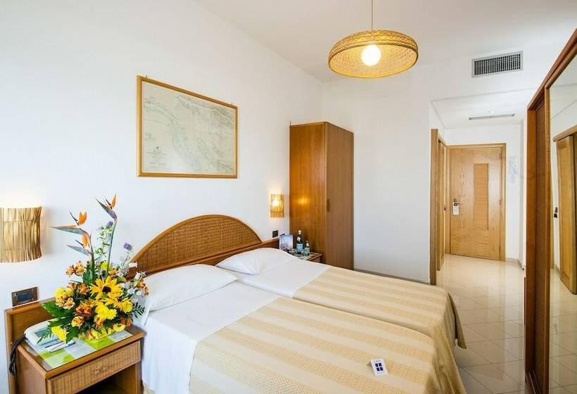 Номер Стандарт Трехместный, Ecoresort Le Sirene   Caroli Hotels