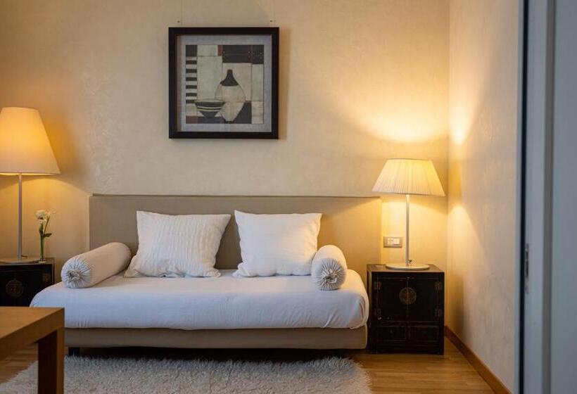 سوییت جونیور, Cosmo Hotel Palace