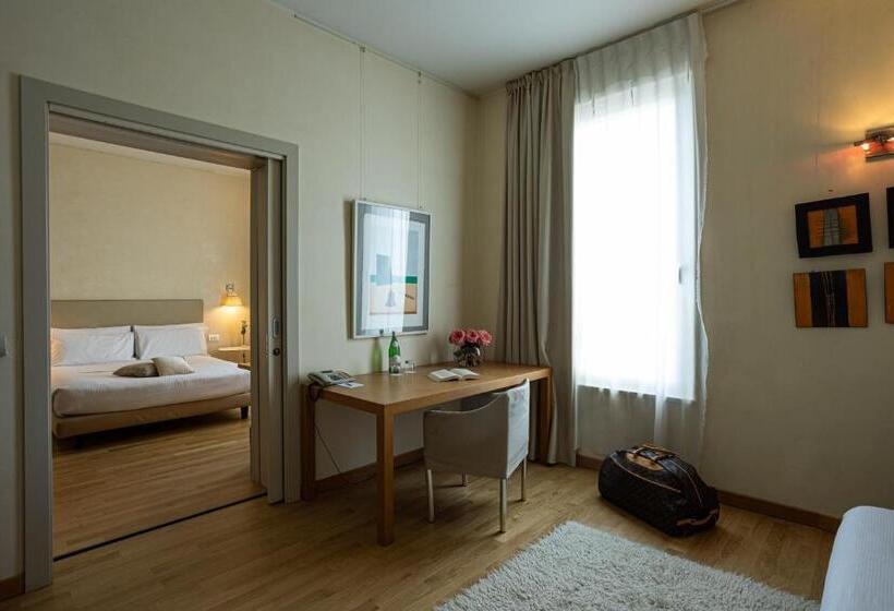 سوییت جونیور, Cosmo Hotel Palace