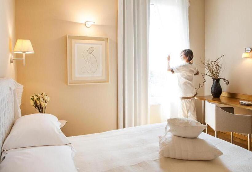 اتاق استاندارد سه نفره, Cosmo Hotel Palace