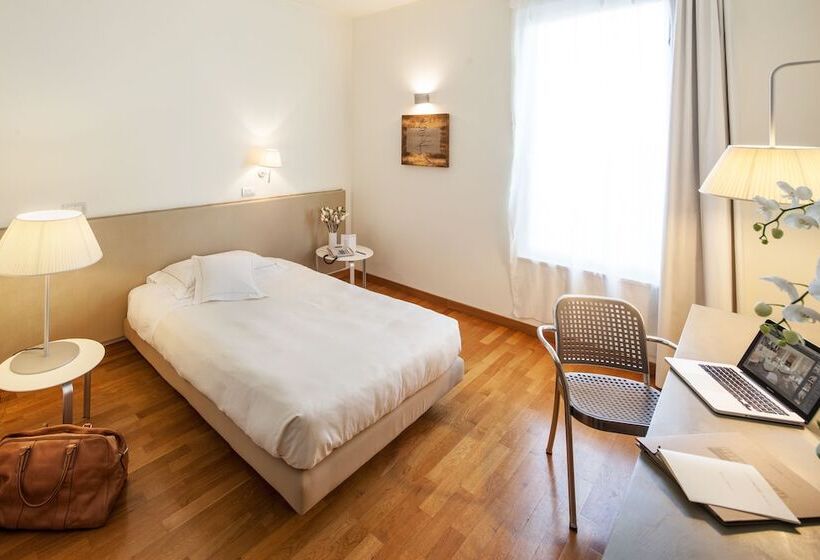 اتاق استاندارد سه نفره, Cosmo Hotel Palace