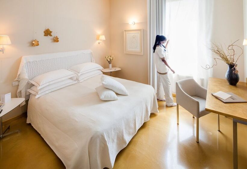 سوییت جونیور, Cosmo Hotel Palace