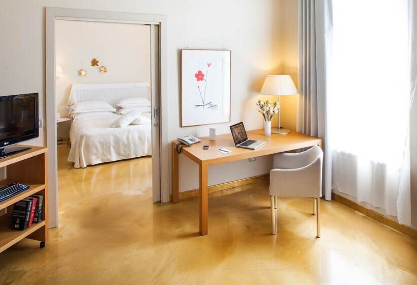 سوییت جونیور, Cosmo Hotel Palace