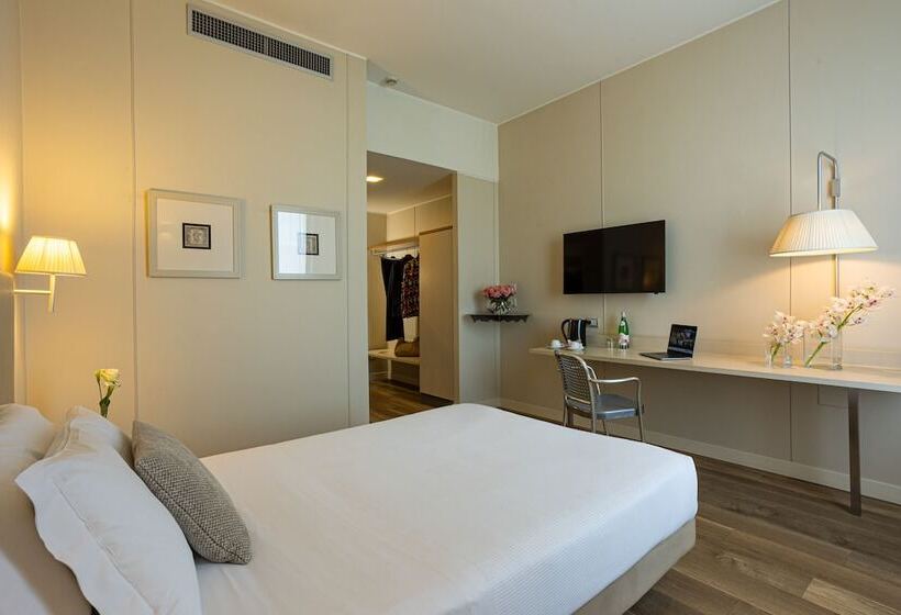 سوییت جونیور, Cosmo Hotel Palace