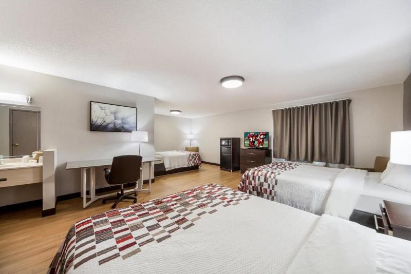 Люкс, Red Roof Inn & Suites Omaha  Council Bluffs