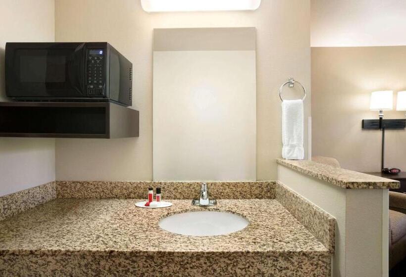 Номер Стандарт, Travelodge By Wyndham Brunswick Near Fredrick
