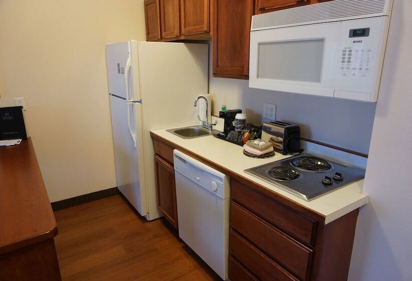 Люкс 2 Спальни, River Hills Hotel  Mankato