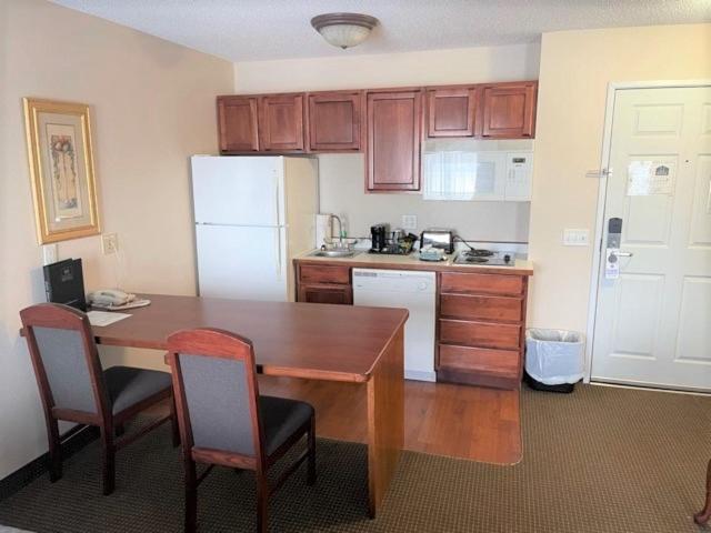 Люкс, River Hills Hotel  Mankato