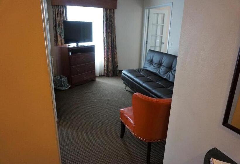 Люкс 2 Спальни, River Hills Hotel  Mankato