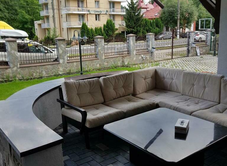 اتاق خانوادگی, Casa Trei Frati