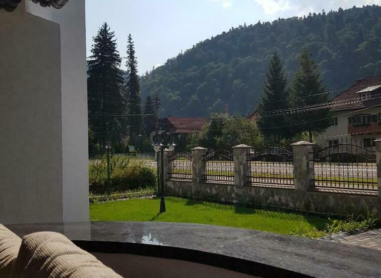 اتاق خانوادگی, Casa Trei Frati