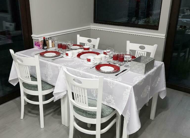 اتاق خانوادگی, Casa Trei Frati