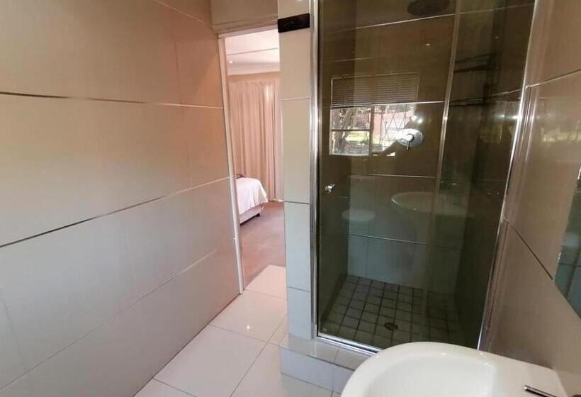Семейный Номер, Tri Angle B&b And Wellness Salon