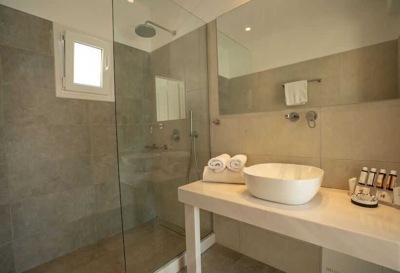 اتاق سه نفره دلوکس با چشم‌انداز باغ, Acrogiali Beachfront Hotel Mykonos