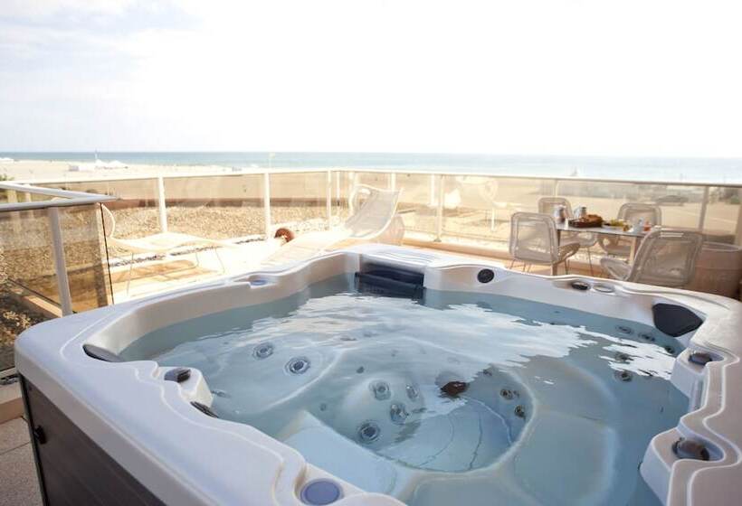 سوییت پرستیژ, Grand Hôtel Les Flamants Roses Thalasso & Spa