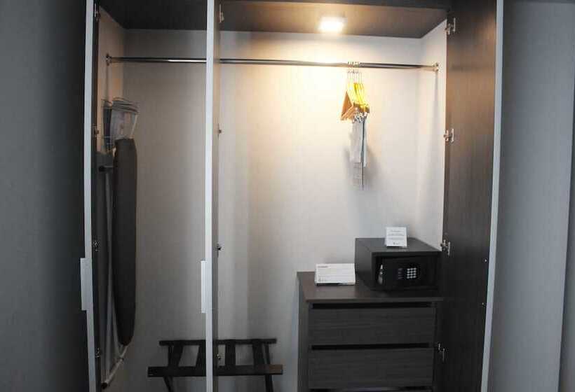 سوییت جونیور, Sol De Oro Hotel & Suites