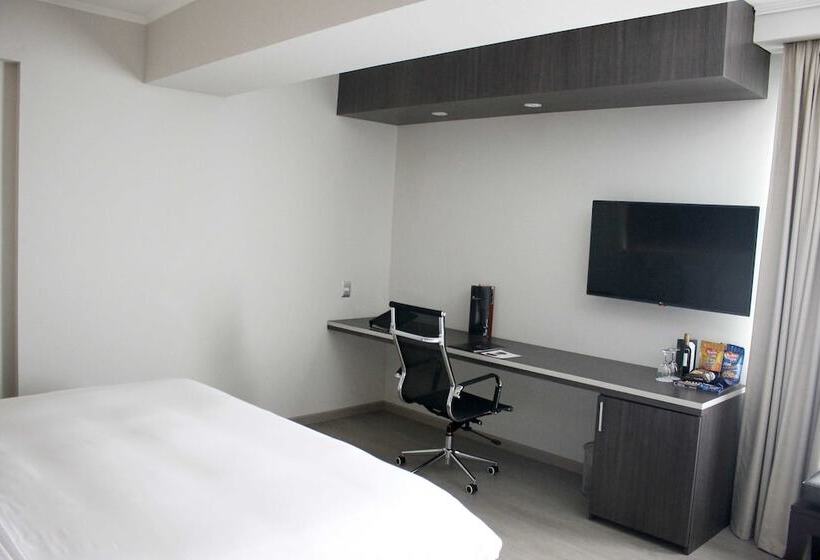 سوییت جونیور, Sol De Oro Hotel & Suites