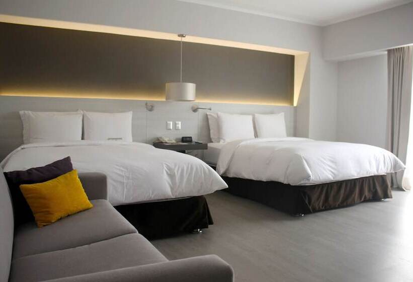 سوییت جونیور, Sol De Oro Hotel & Suites