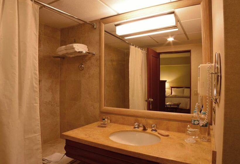 سوییت جونیور, Sol De Oro Hotel & Suites
