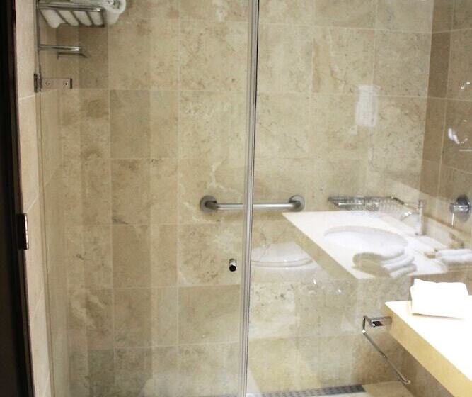 سوییت جونیور, Sol De Oro Hotel & Suites