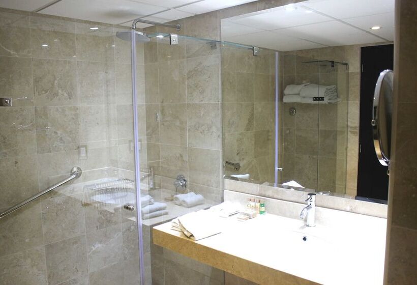 سوییت جونیور, Sol De Oro Hotel & Suites