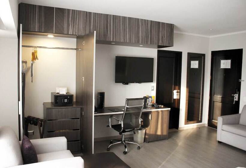 سوییت جونیور, Sol De Oro Hotel & Suites
