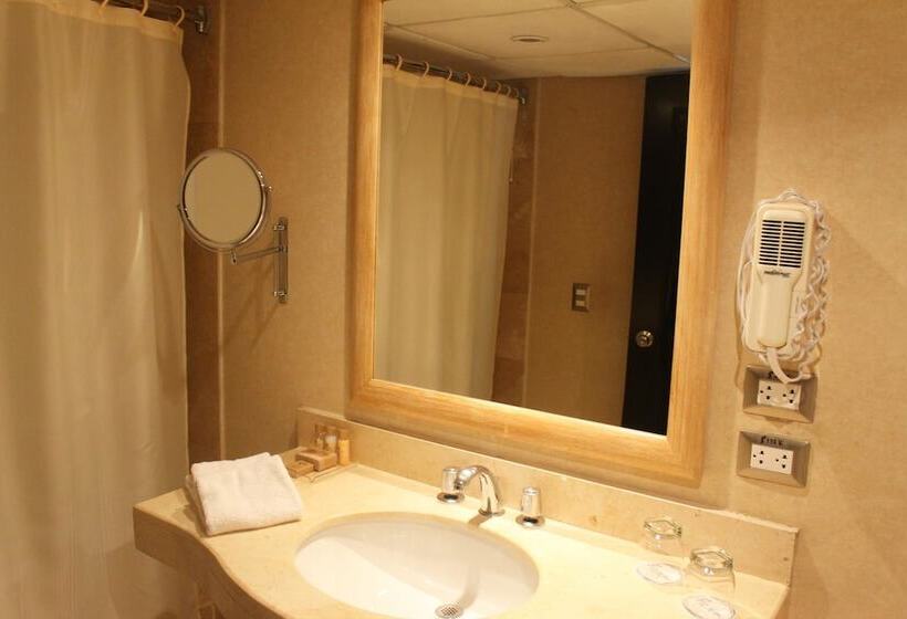 سوییت جونیور, Sol De Oro Hotel & Suites