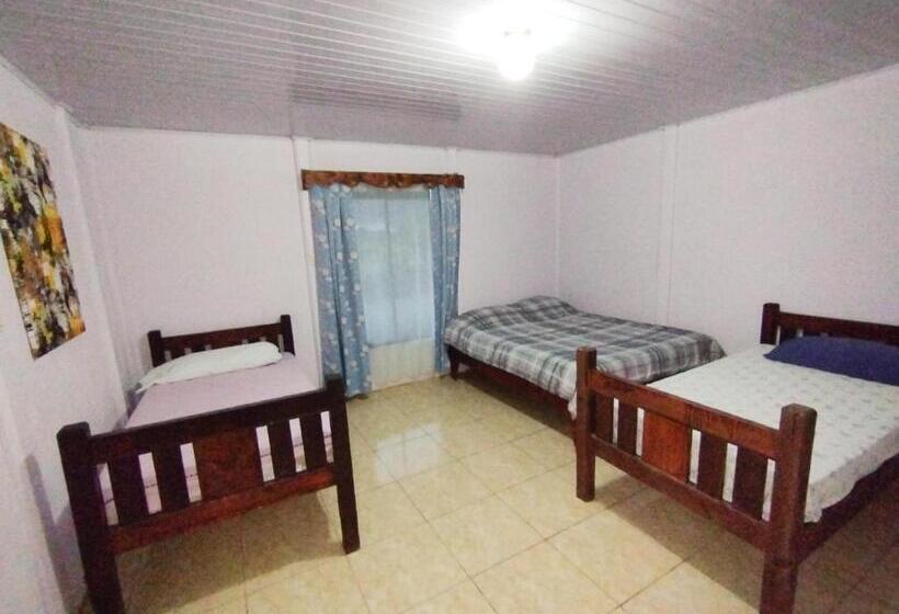 سوییت خانوادگی, Hospedaje Luis & Ana