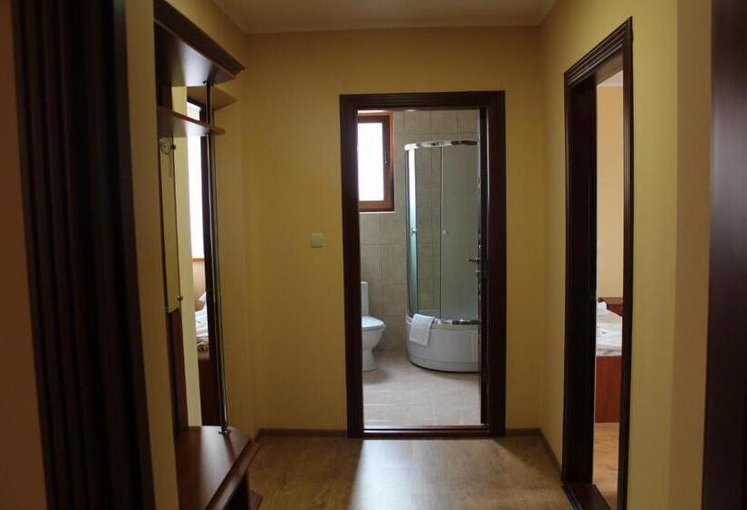 Family Suite, Sukhoviia