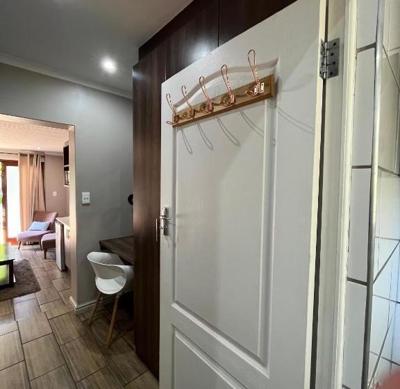 Номер Стандарт Вид на Бассейн, Panorama Self Catering