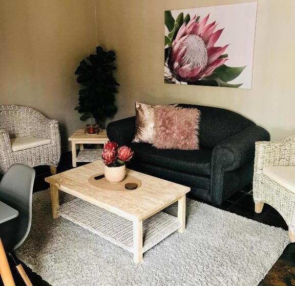 Семейный Номер Вид на Сад, Panorama Self Catering