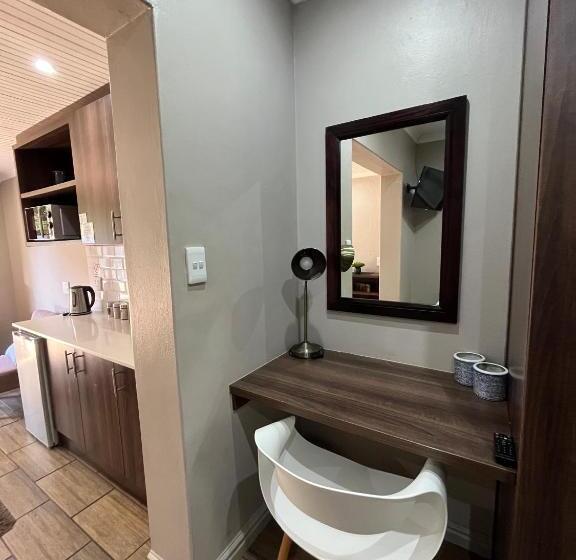 Номер Стандарт Вид на Бассейн, Panorama Self Catering