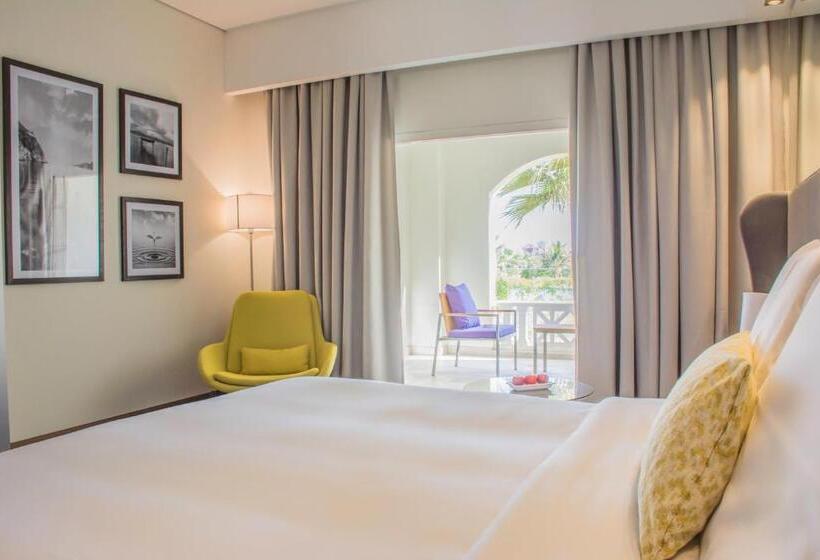 Номер Superior Вид на Бассейн, Radisson Blu Resort, Al Khobar Half Moon Bay
