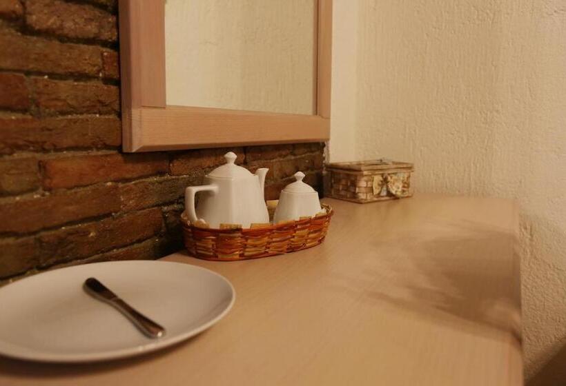 اتاق لوکس, Cypriot Swallow Boutique