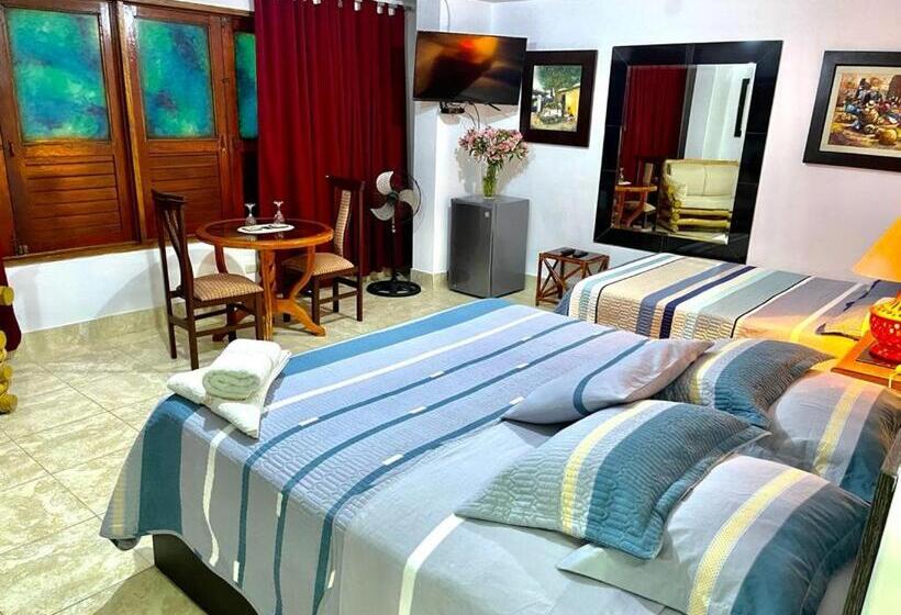 سوییت خانوادگی, Hostal Ocean Pacifico