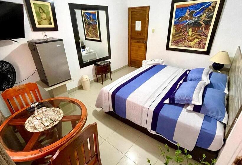 سوییت جونیور, Hostal Ocean Pacifico