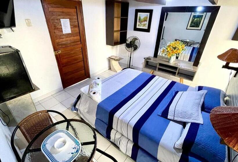 سوییت جونیور, Hostal Ocean Pacifico