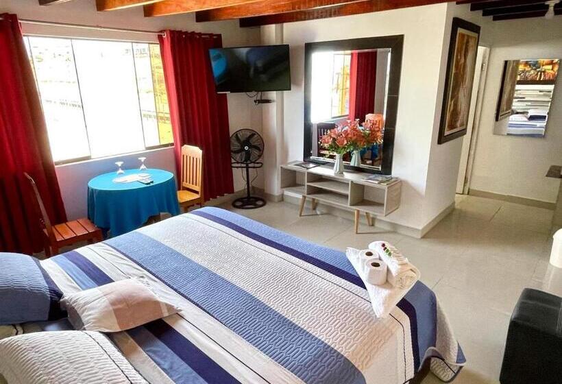 سوییت سوپریور, Hostal Ocean Pacifico